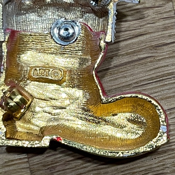 Vintage ART Christmas Enameled Brooch Santa’s Boot filled w/ Presents Xmas Pin - Picture 3 of 12